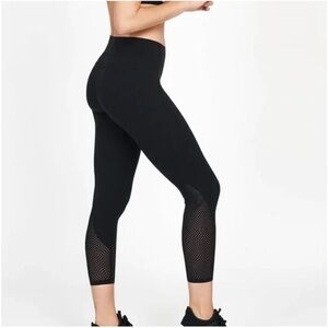 SPANX Every Wear Laser Wave 7/8 Leggings Very Black Athletic Gym Yoga Size M